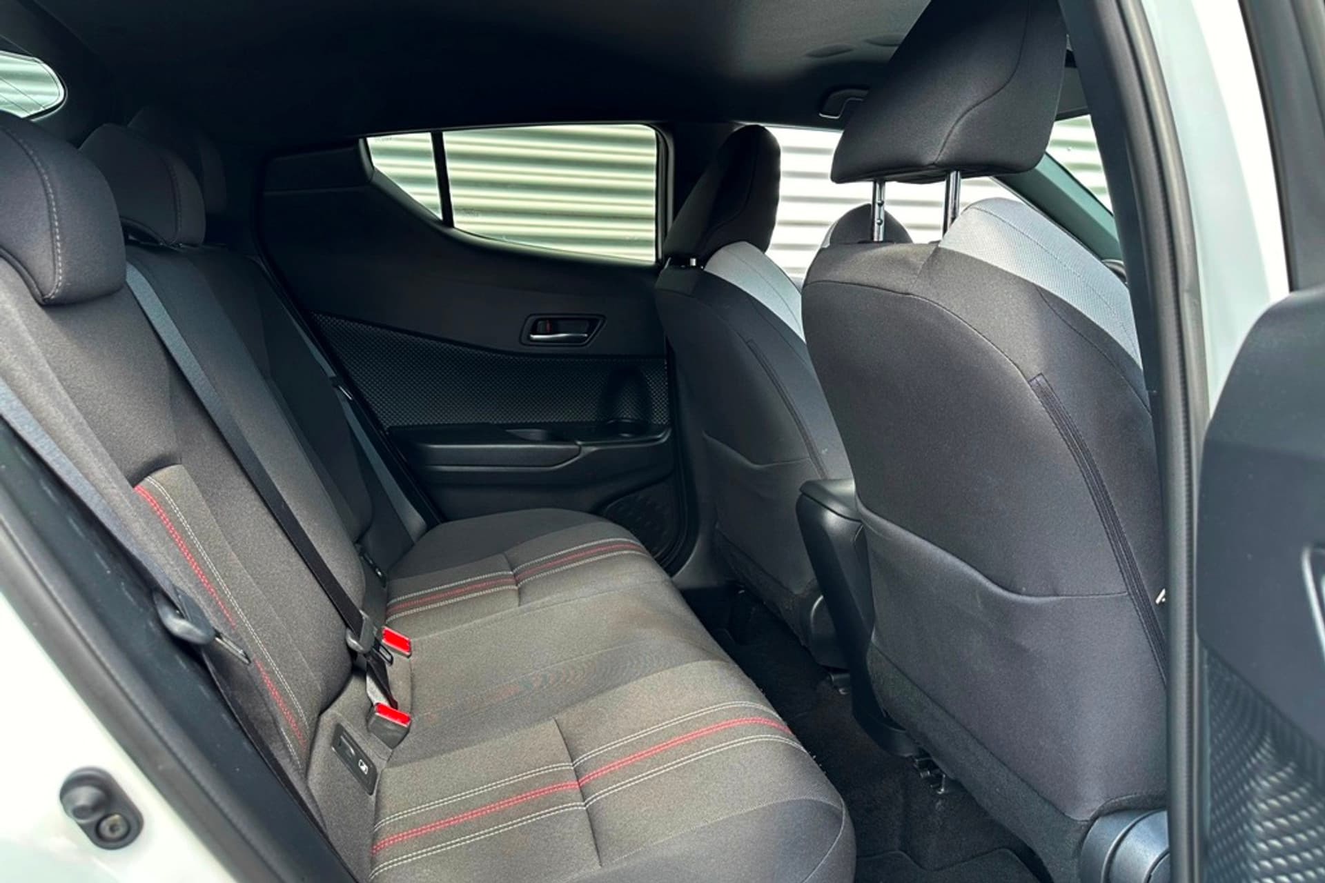 Toyota C-HR 1.8 Hybrid GR-Sport Bi-Tone 9.266 KM. thumbnail 17