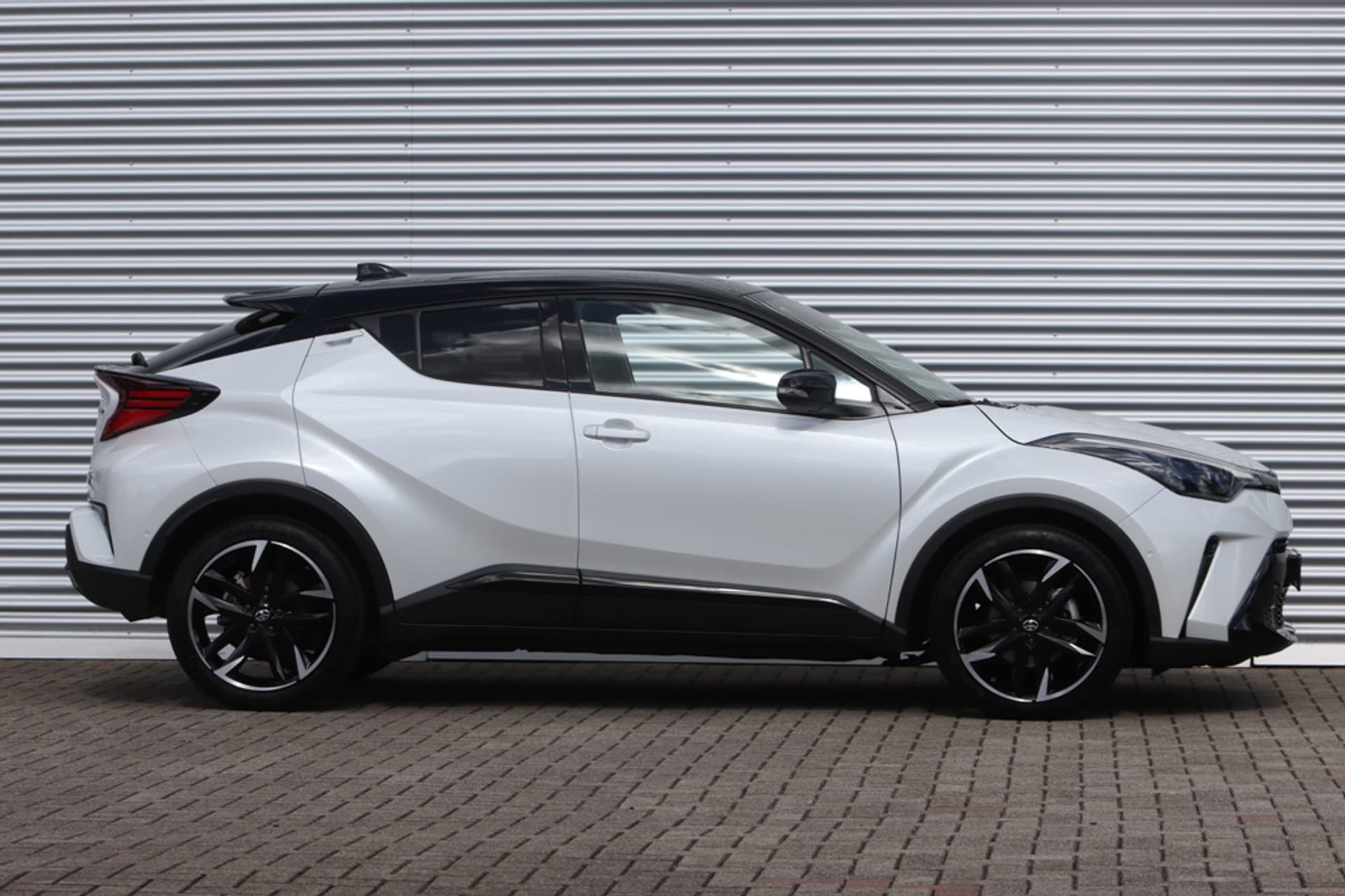 Toyota C-HR 1.8 Hybrid GR-Sport Bi-Tone 9.266 KM. thumbnail 3