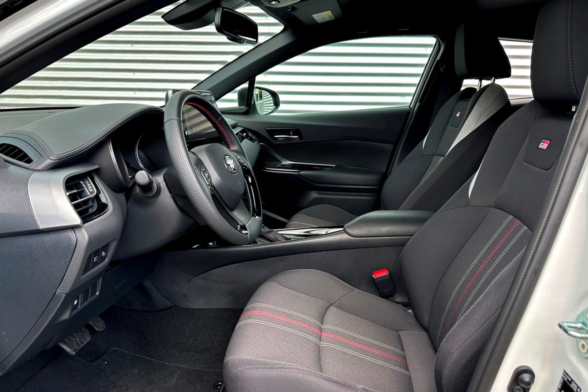 Toyota C-HR 1.8 Hybrid GR-Sport Bi-Tone 9.266 KM. thumbnail 5