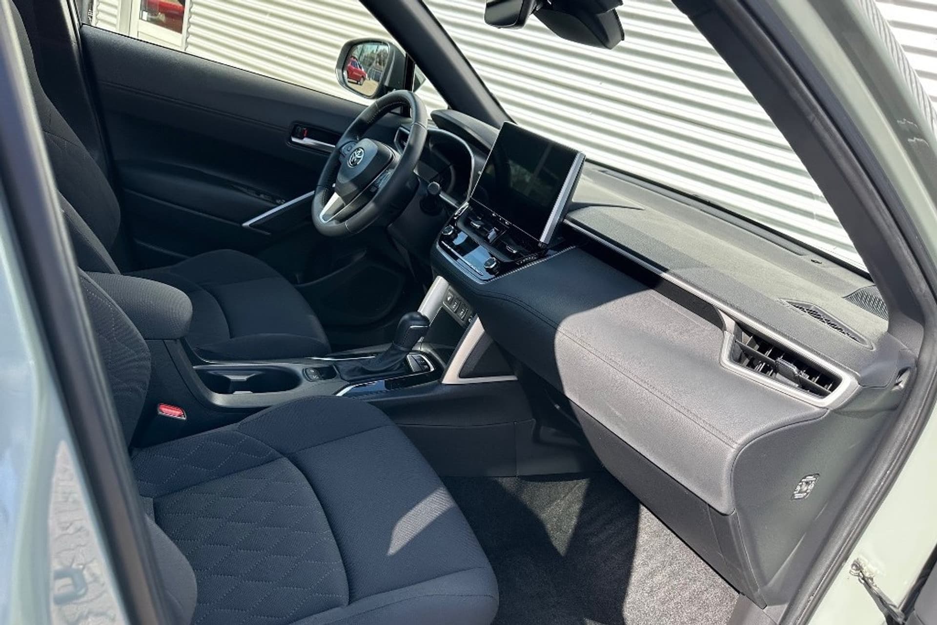 Toyota Corolla Cross Hybrid 200 Advent. / Pano / 4X4 thumbnail 13