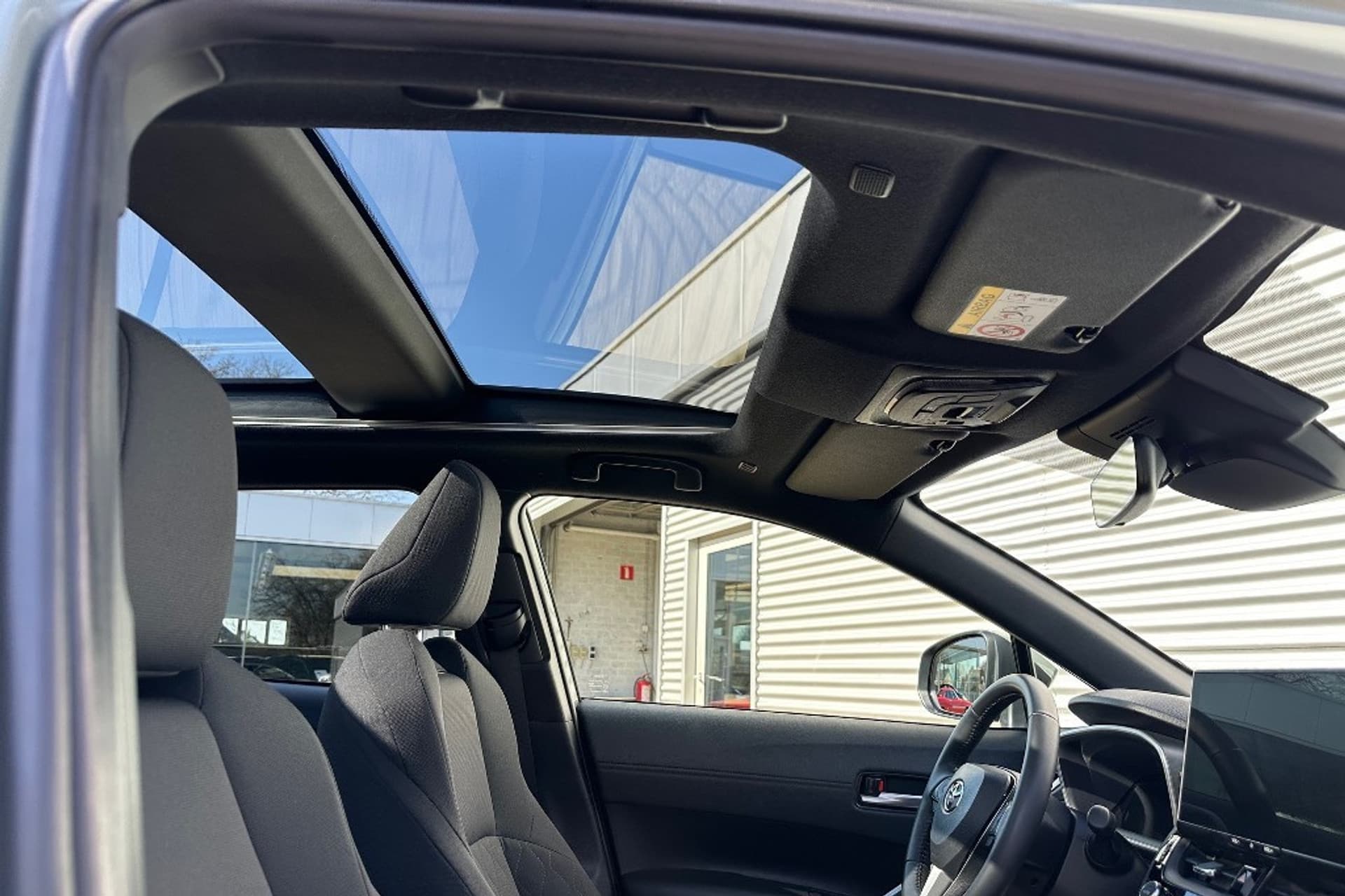 Toyota Corolla Cross Hybrid 200 Advent. / Pano / 4X4 thumbnail 14