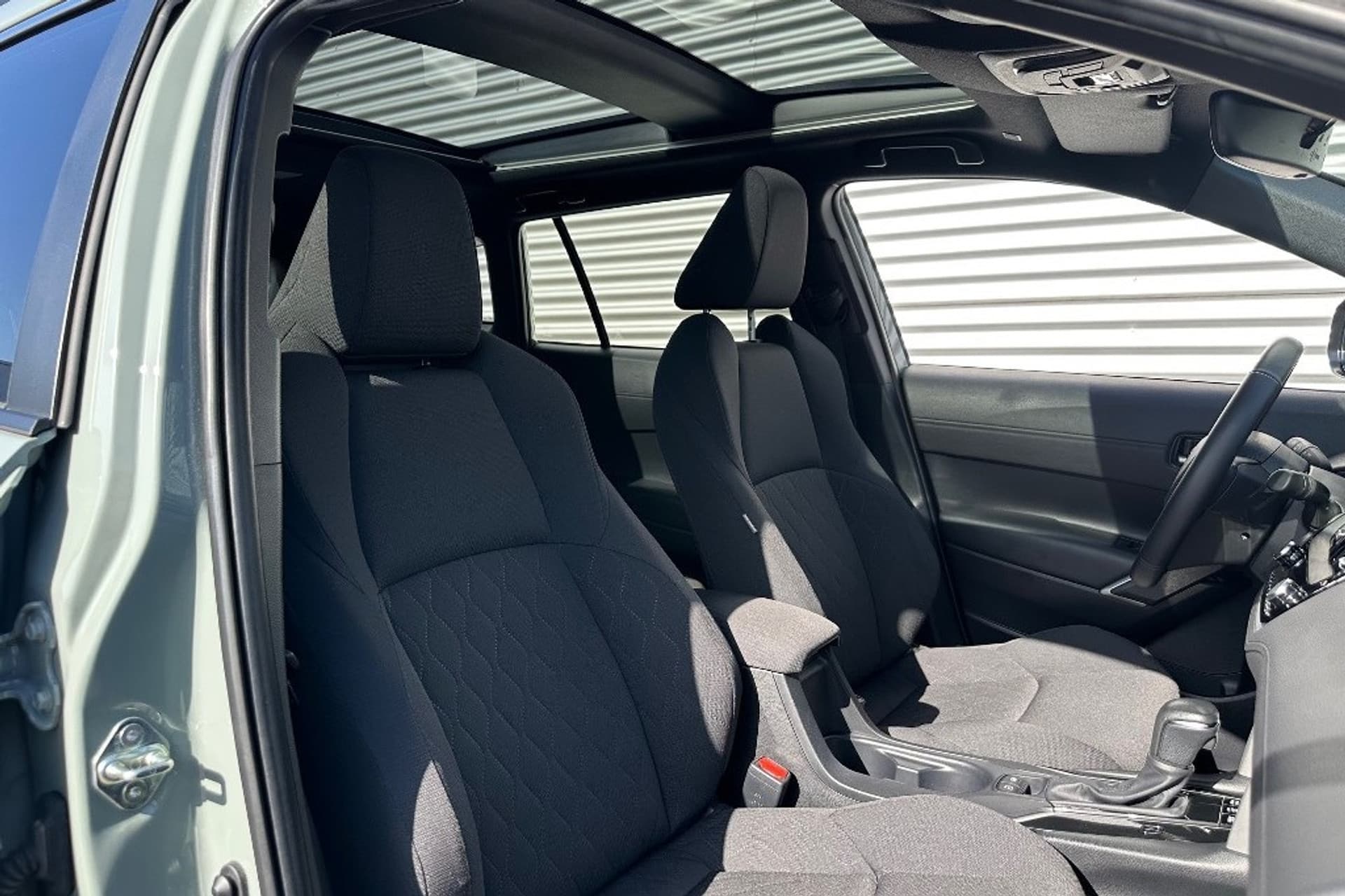 Toyota Corolla Cross Hybrid 200 Advent. / Pano / 4X4 thumbnail 16