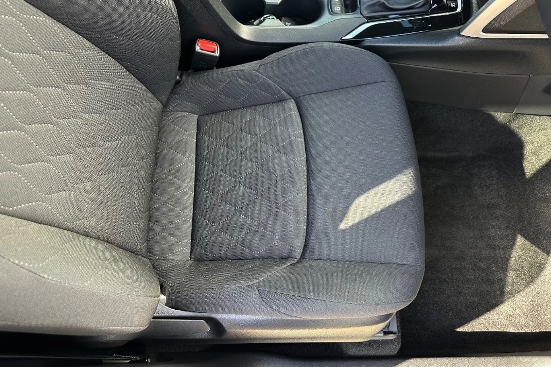 Toyota Corolla Cross Hybrid 200 Advent. / Pano / 4X4 thumbnail 17