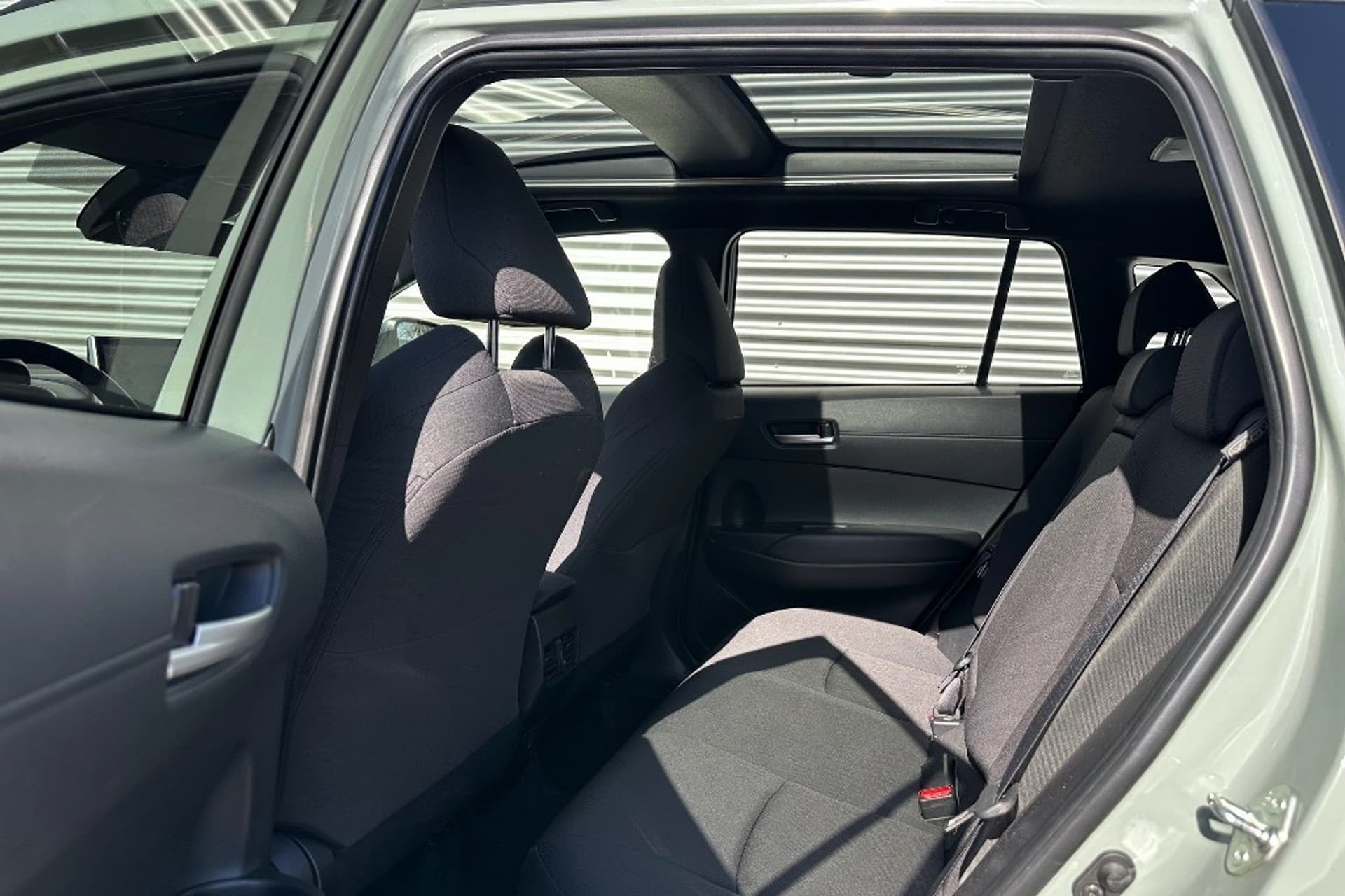 Toyota Corolla Cross Hybrid 200 Advent. / Pano / 4X4 thumbnail 18