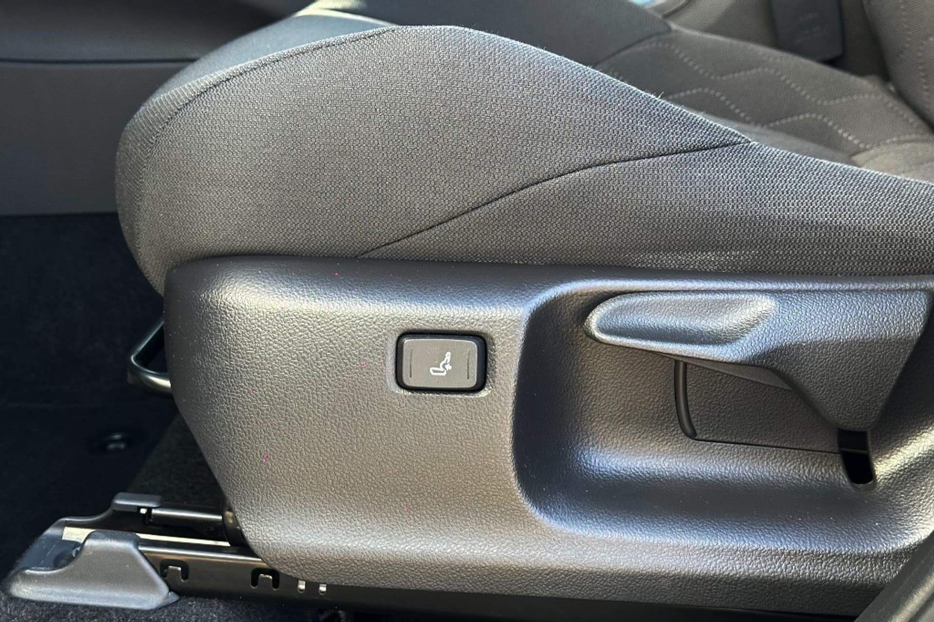 Toyota Corolla Cross Hybrid 200 Advent. / Pano / 4X4 thumbnail 19