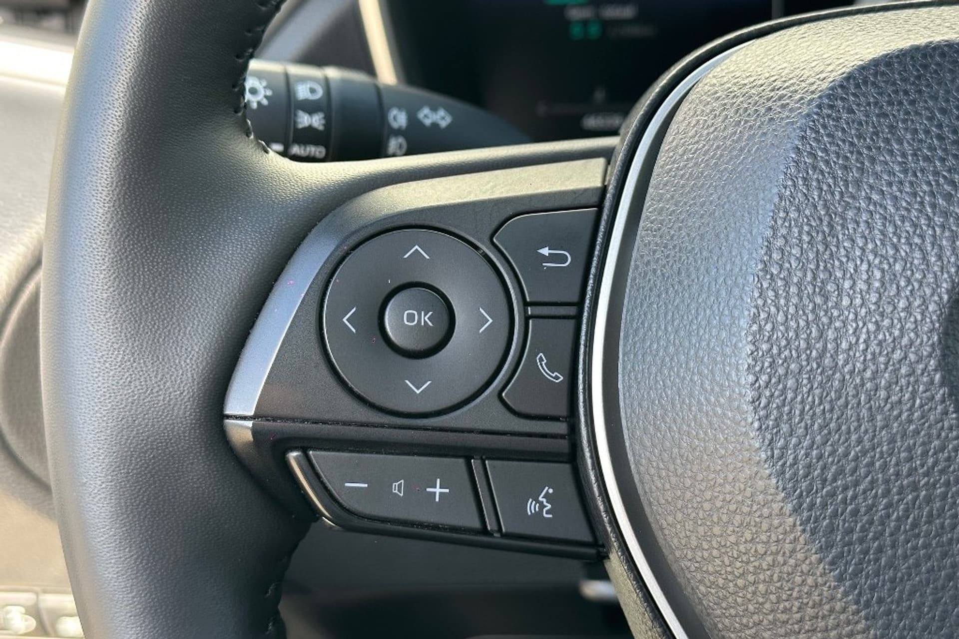 Toyota Corolla Cross Hybrid 200 Advent. / Pano / 4X4 thumbnail 22