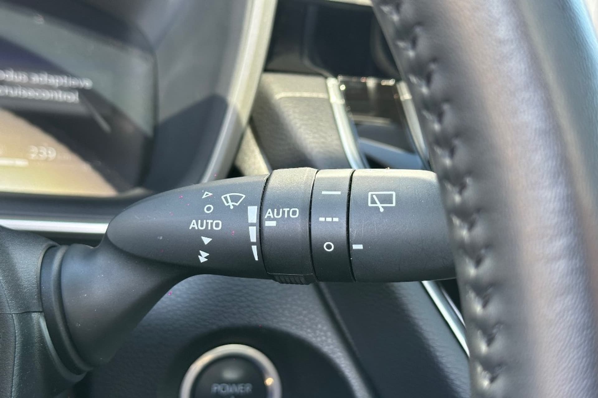 Toyota Corolla Cross Hybrid 200 Advent. / Pano / 4X4 thumbnail 25