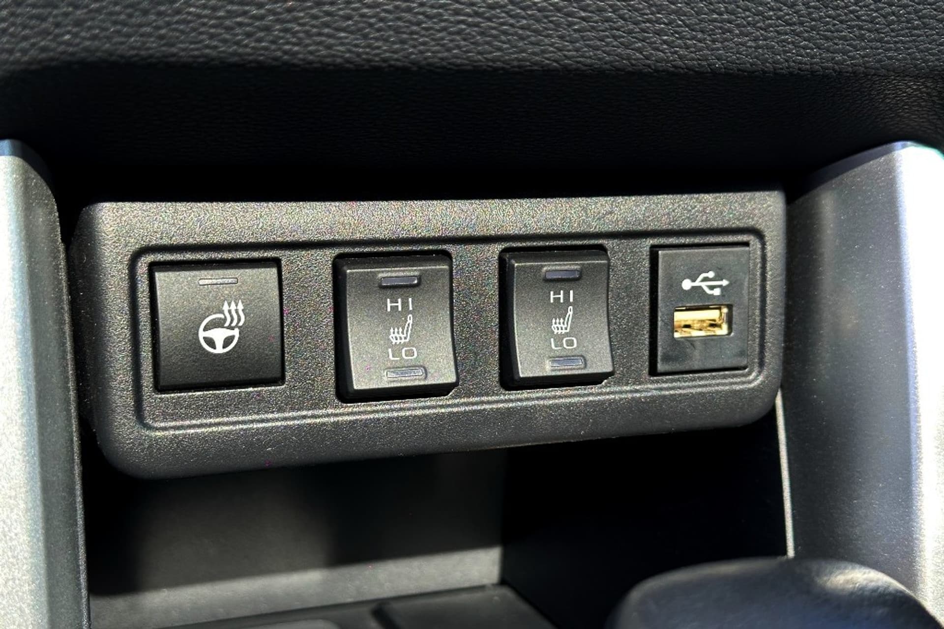 Toyota Corolla Cross Hybrid 200 Advent. / Pano / 4X4 thumbnail 26