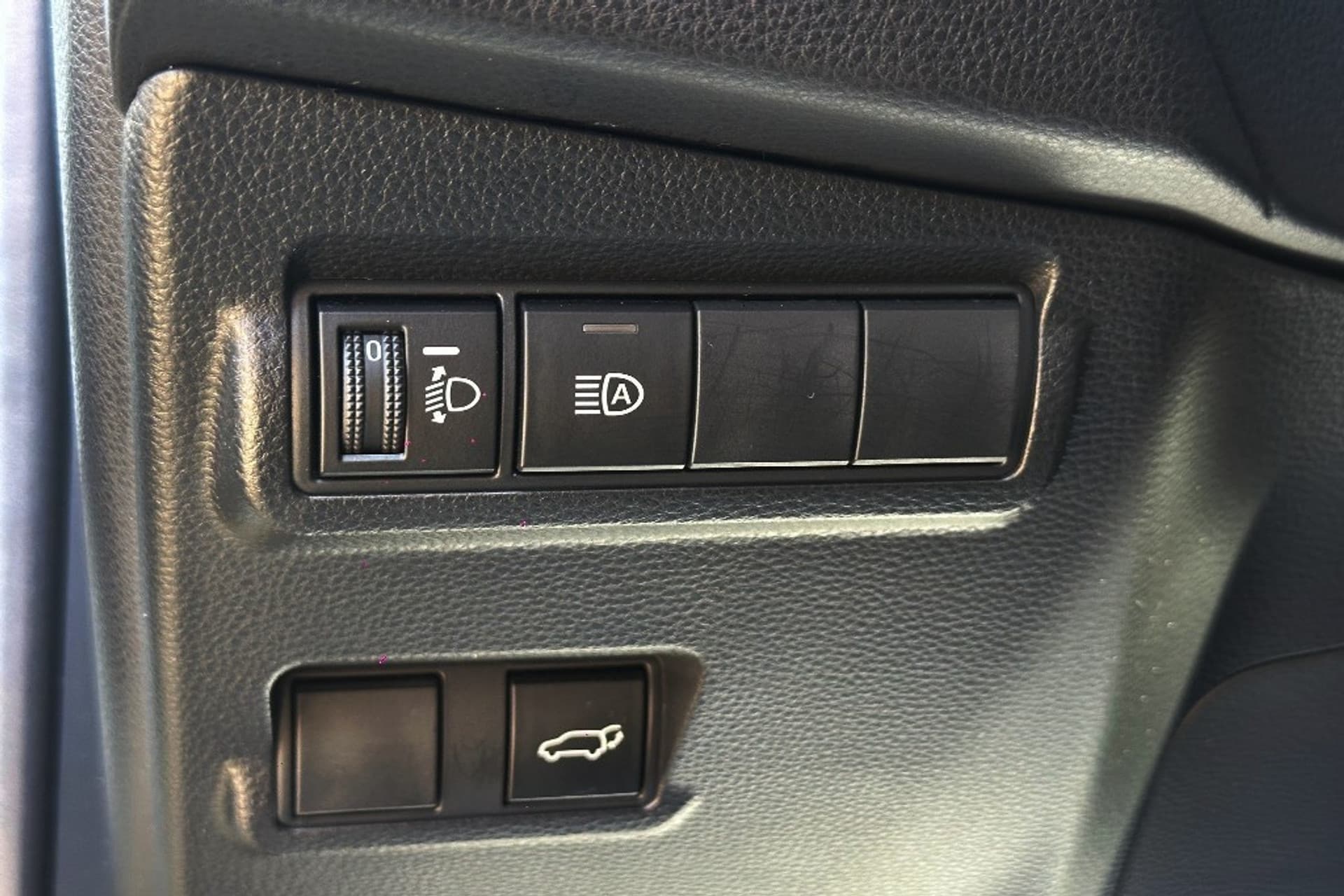 Toyota Corolla Cross Hybrid 200 Advent. / Pano / 4X4 thumbnail 28