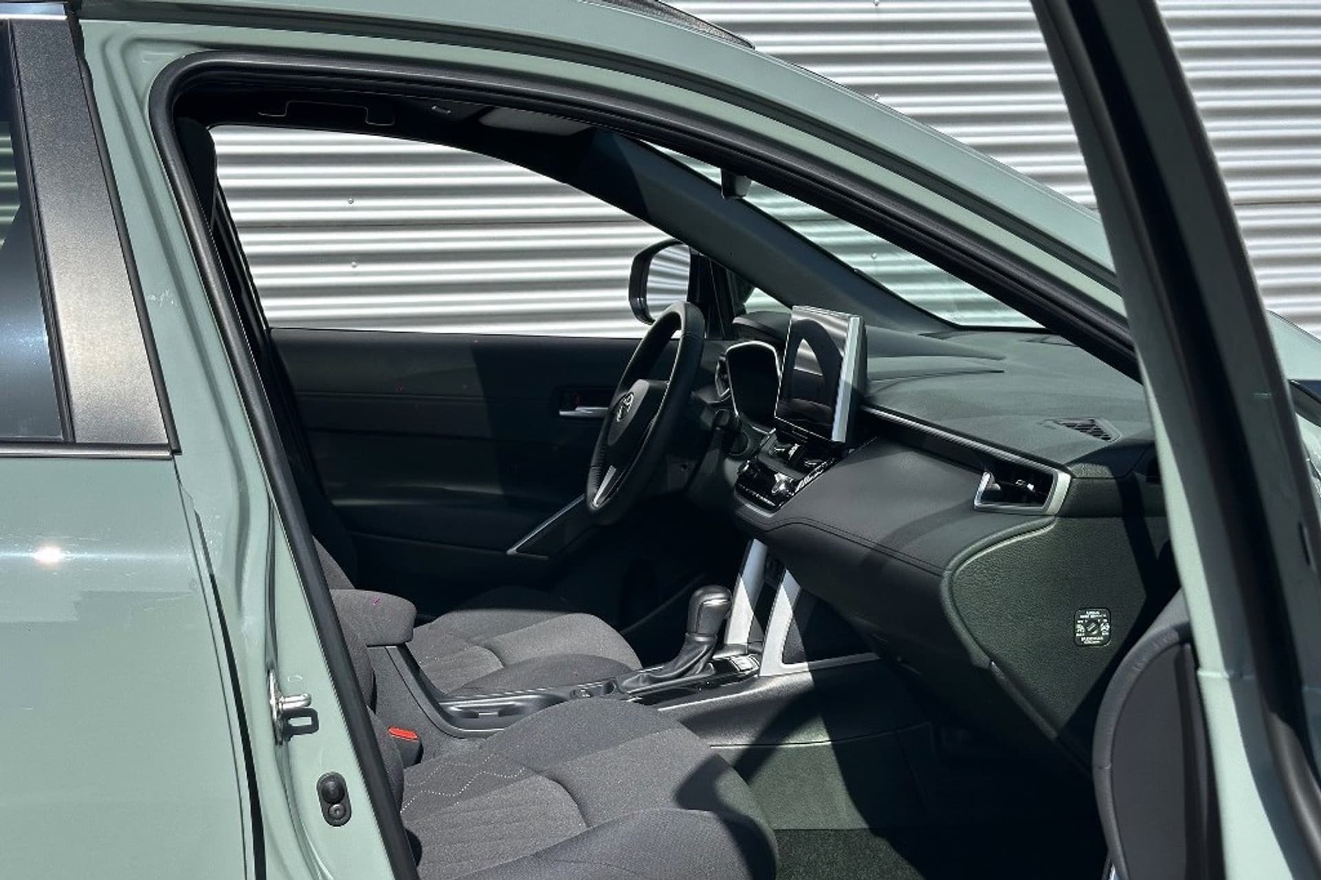 Toyota Corolla Cross Hybrid 200 Advent. / Pano / 4X4 thumbnail 4