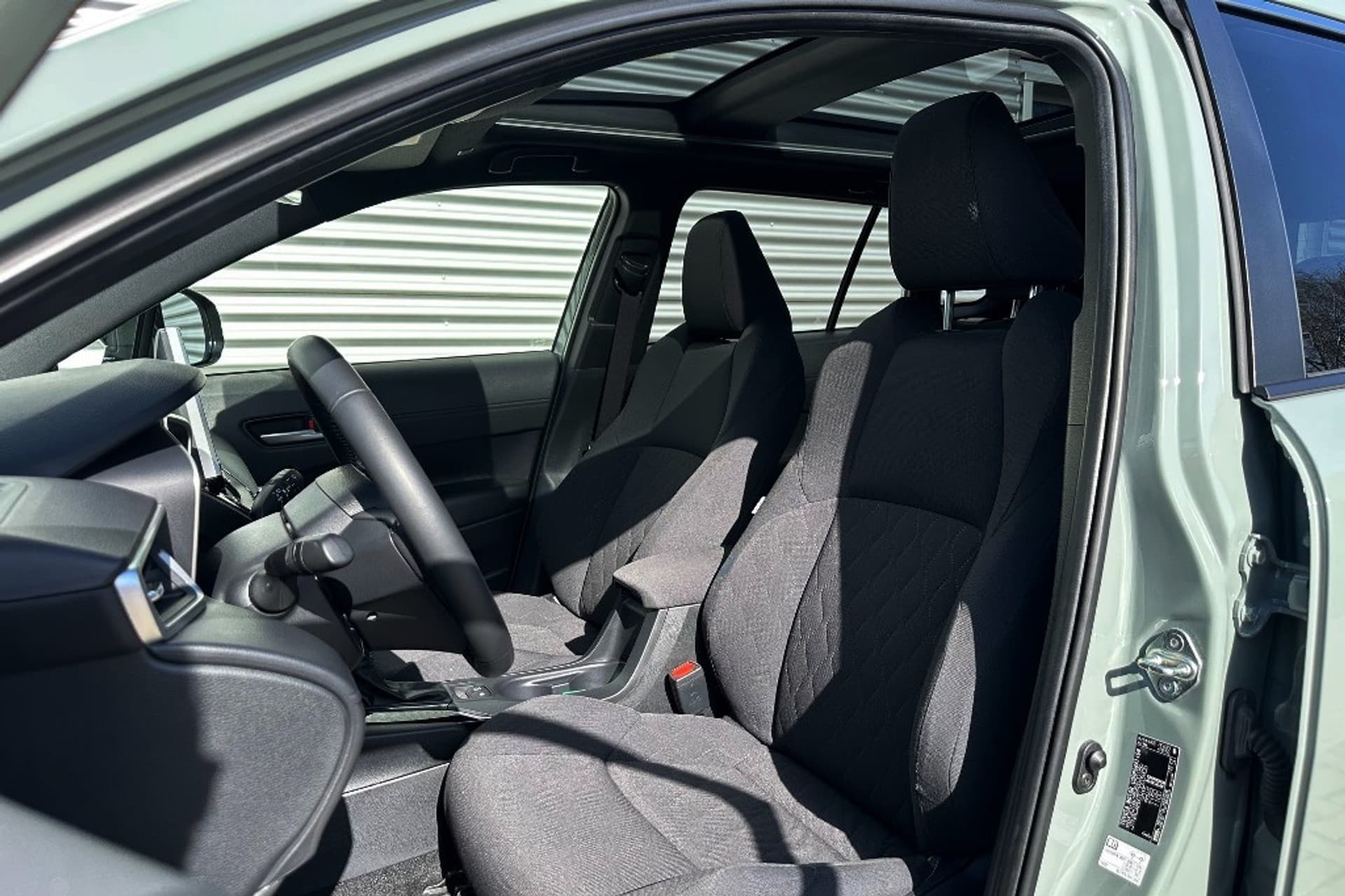 Toyota Corolla Cross Hybrid 200 Advent. / Pano / 4X4 thumbnail 5