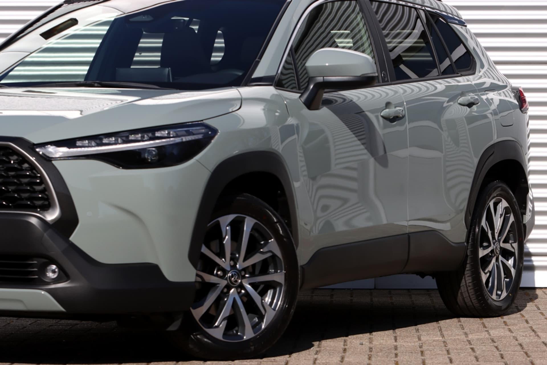 Toyota Corolla Cross Hybrid 200 Advent. / Pano / 4X4 thumbnail 6