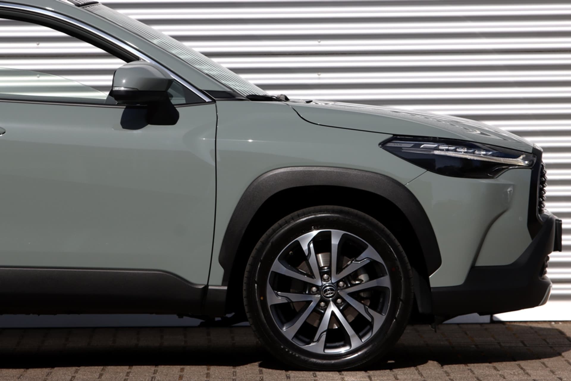 Toyota Corolla Cross Hybrid 200 Advent. / Pano / 4X4 thumbnail 8