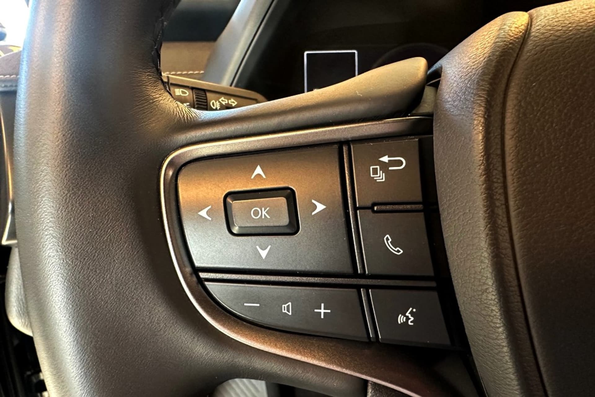 Lexus UX 250h F Sport Design Leer / Navi / Carplay thumbnail 15