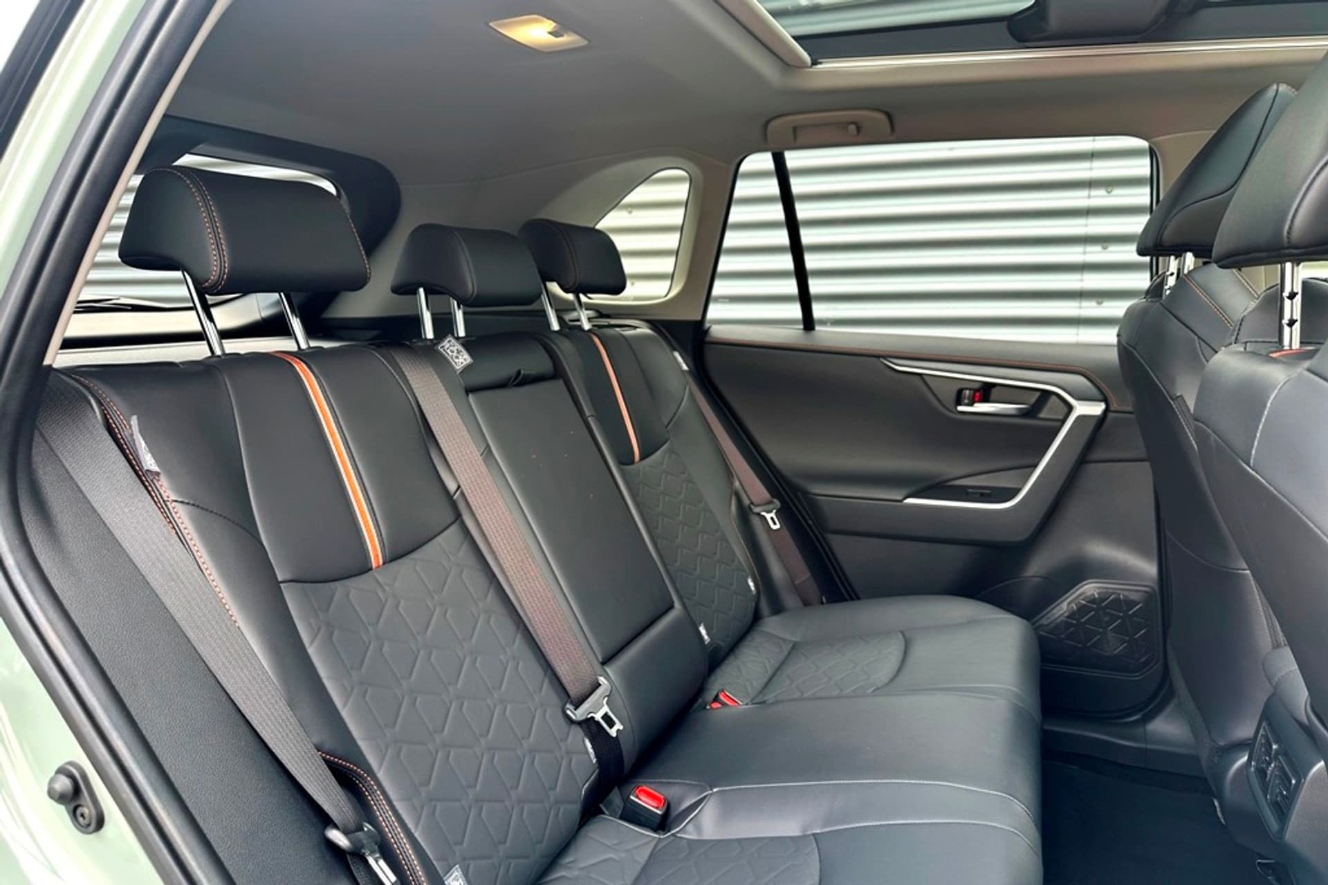 Toyota RAV4 2.5 Hybrid AWD Ulitmate Adventure Panoramad. thumbnail 18