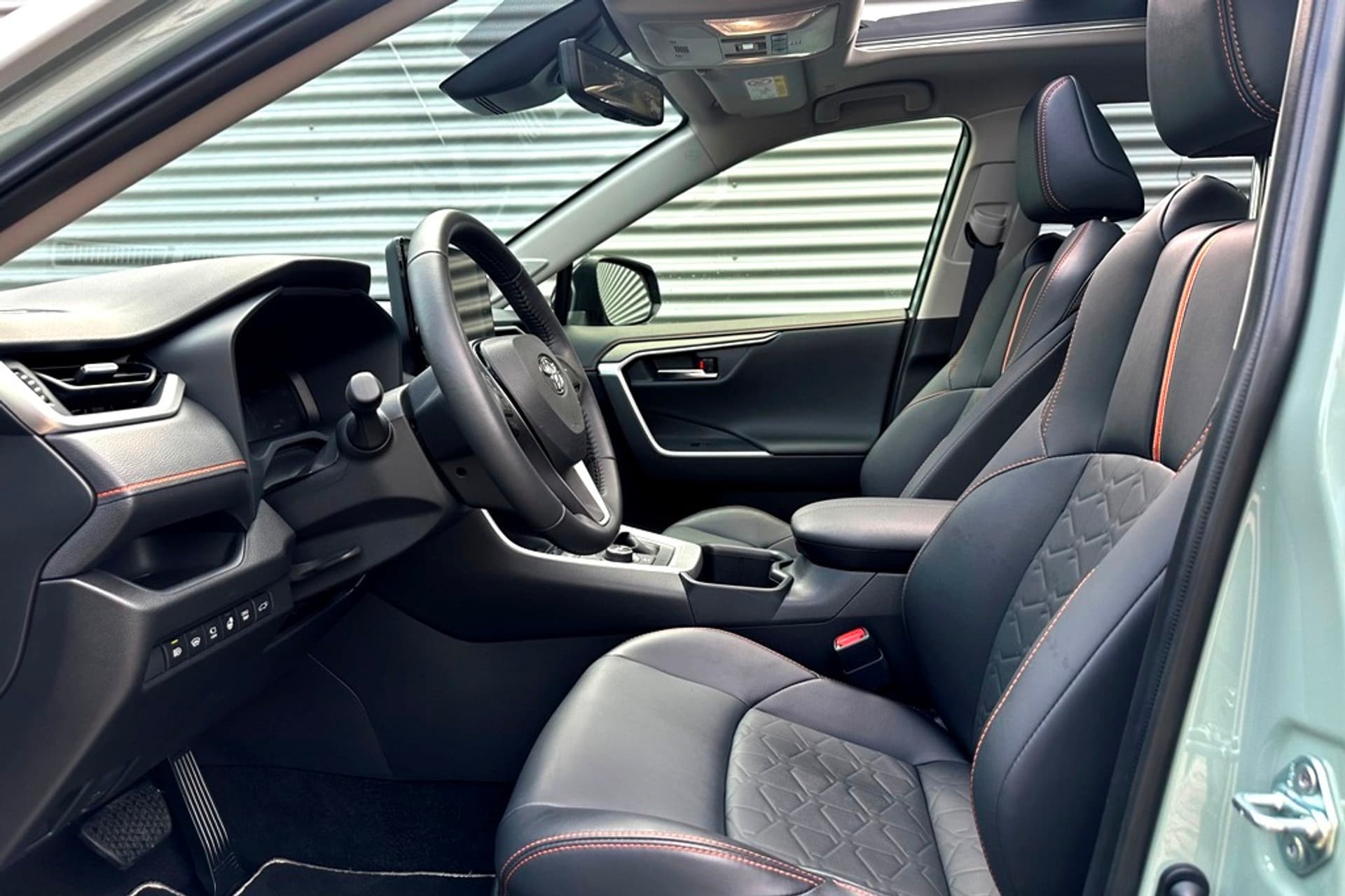 Toyota RAV4 2.5 Hybrid AWD Ulitmate Adventure Panoramad. thumbnail 5