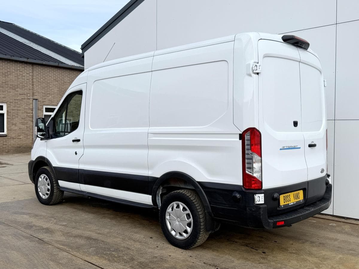 Ford E transit 68kwh 184pk e-Transit 68kWh 184PK thumbnail 3