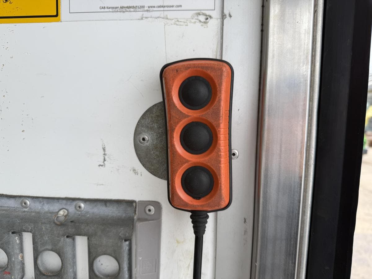 Iveco Daily 35s14 23 Daily 35S14 2.3 thumbnail 13