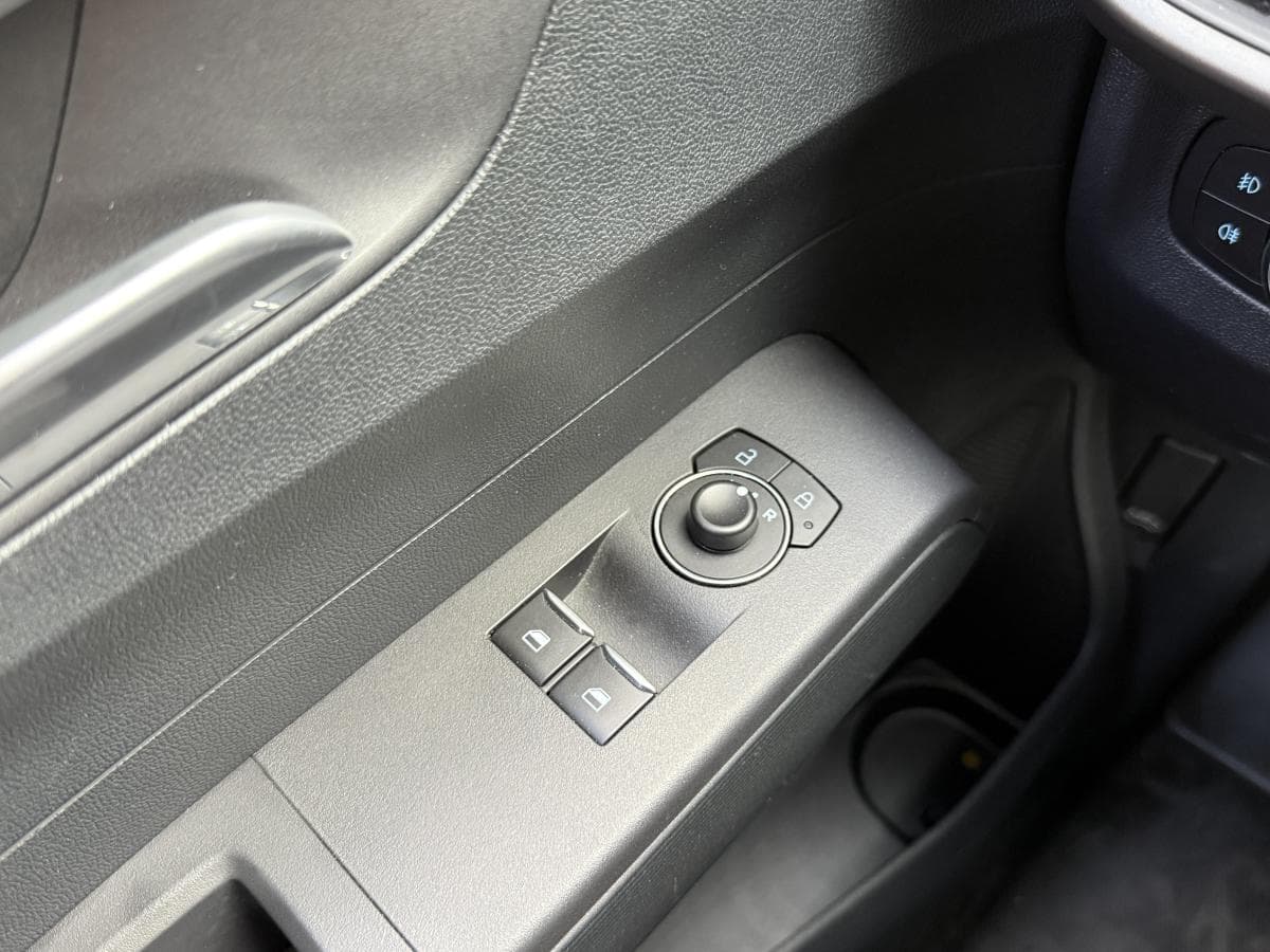 Ford Transit courier 10 ecoboost 100pk Transit Courier 1.0 EcoBoost 100PK thumbnail 26