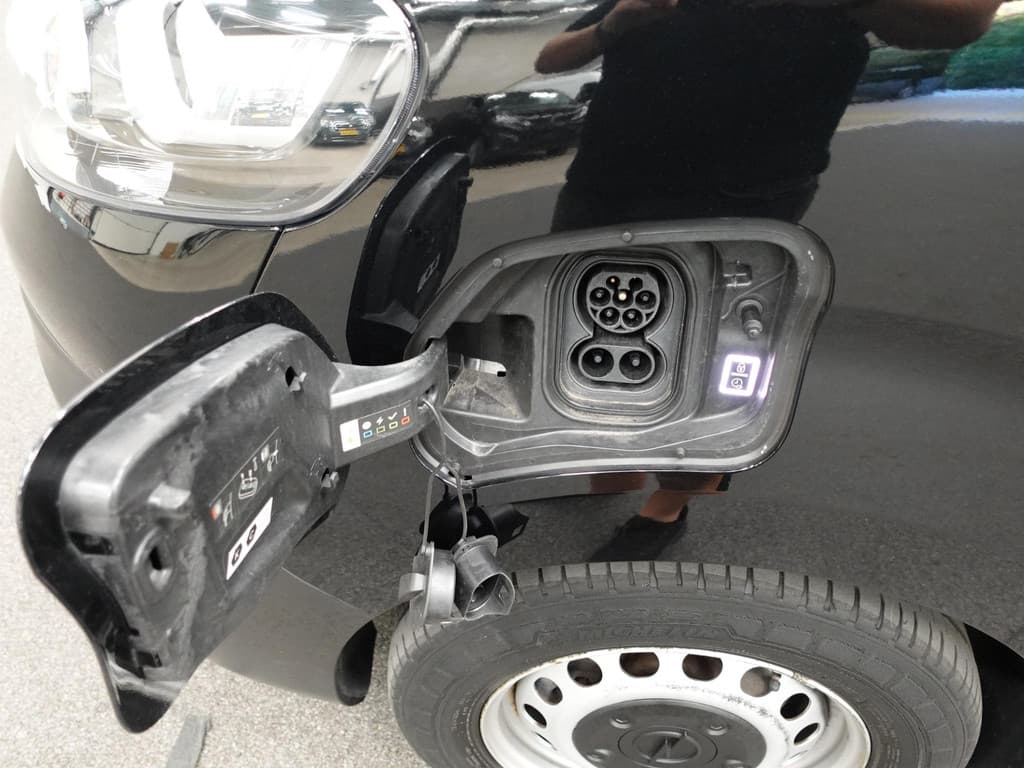 Opel Vivaro-e Combi L3H1 75 kWh thumbnail 4