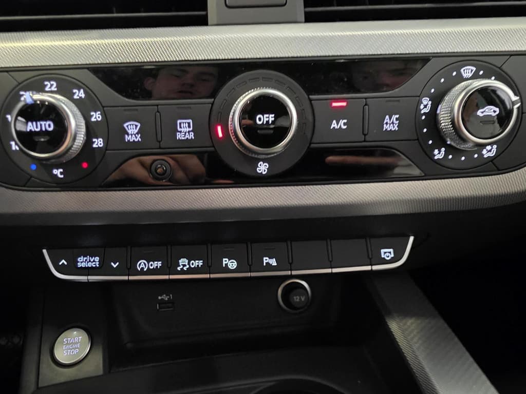 Audi A4 Avant 40 TFSI S-Tronic Business Aut thumbnail 20