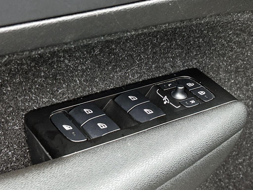 Volvo XC40 1.5 T4 Recharge R-Design Expression Auto. thumbnail 12