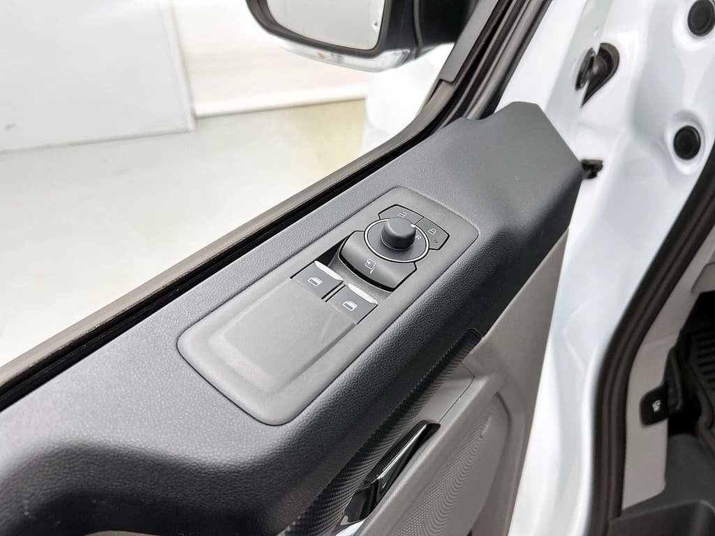 Ford Transit Custom 340 2.5 Automaat PHEV L2H1 Limited thumbnail 14