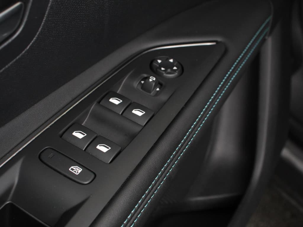 Peugeot 3008 1.6 Hybrid 225PK Allure Pack thumbnail 24