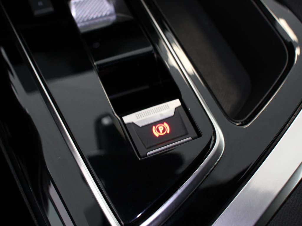 Peugeot 3008 1.6 Hybrid 225PK Allure Pack thumbnail 34