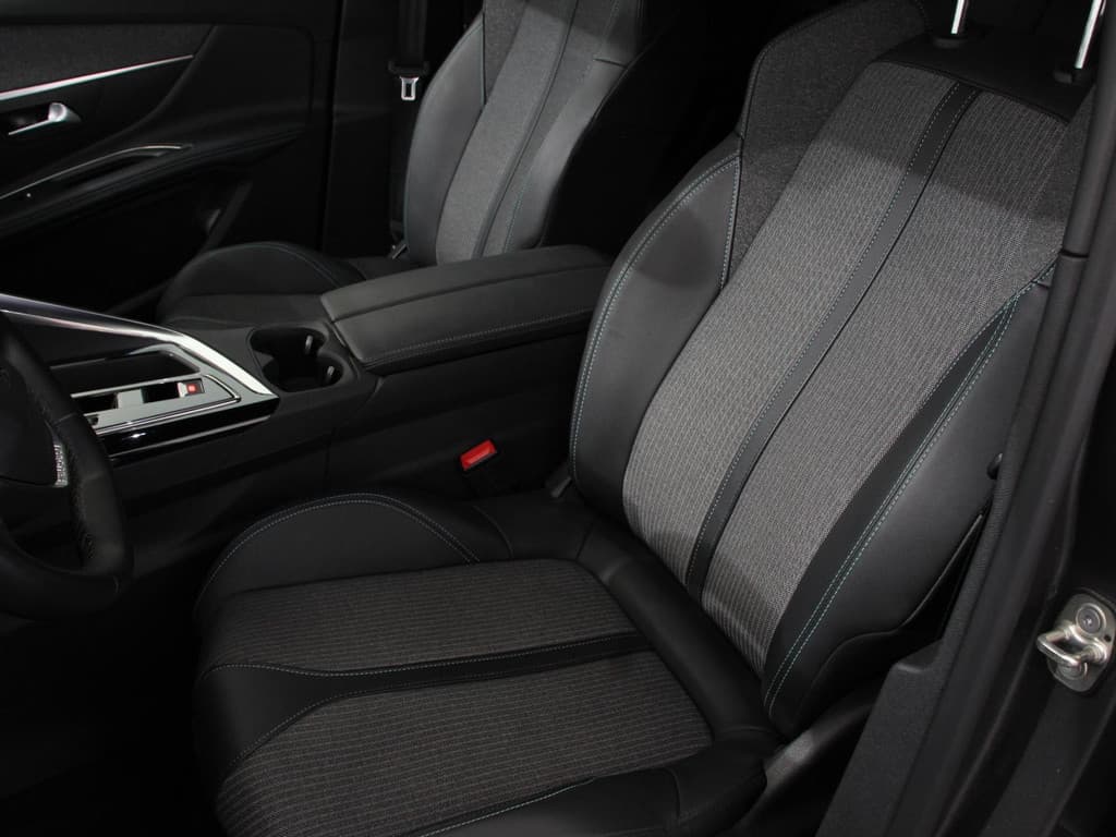 Peugeot 3008 1.6 Hybrid 225PK Allure Pack thumbnail 36