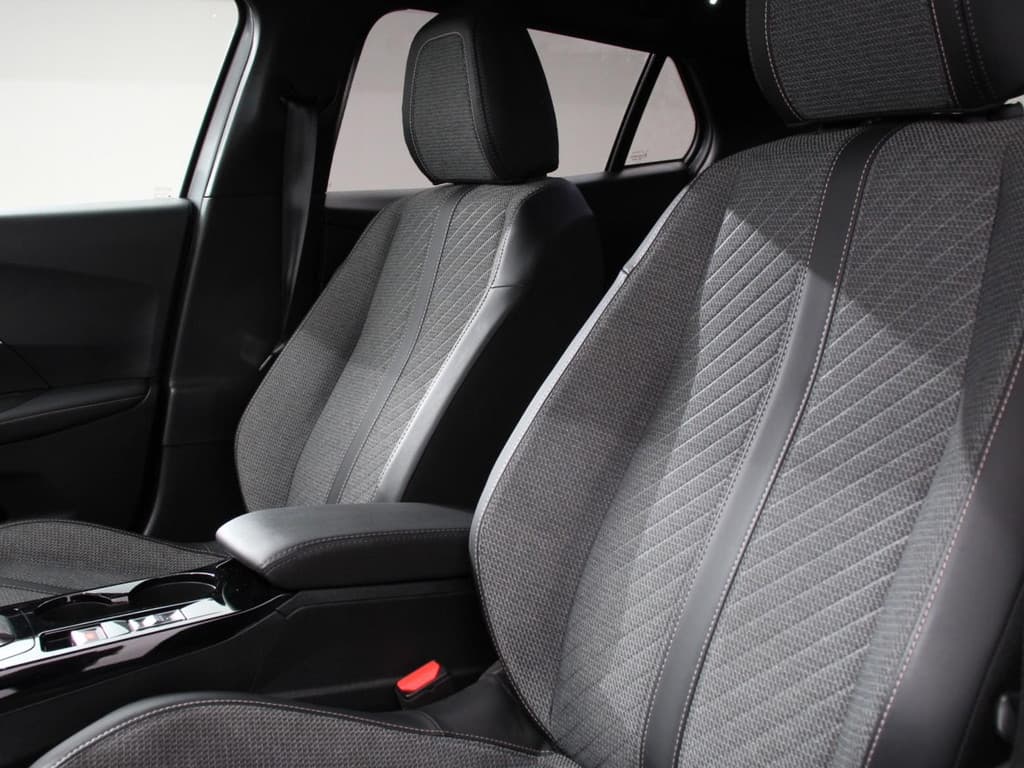 Peugeot 2008 1.2 Hybrid 136 pk Automaat Allure thumbnail 10