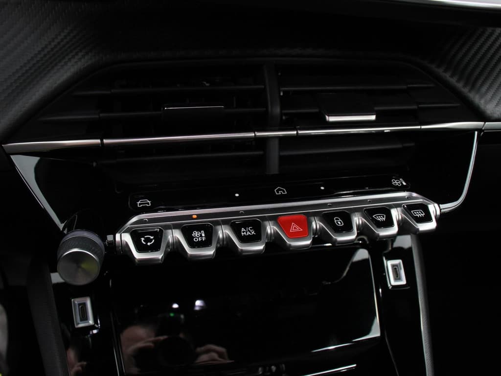 Peugeot 2008 1.2 Hybrid 136 pk Automaat Allure thumbnail 18