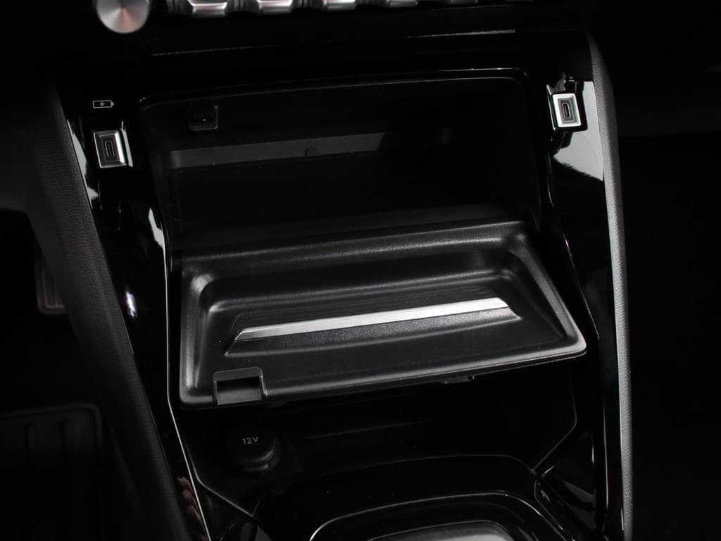 Peugeot 2008 1.2 Hybrid 136 pk Automaat Allure thumbnail 19