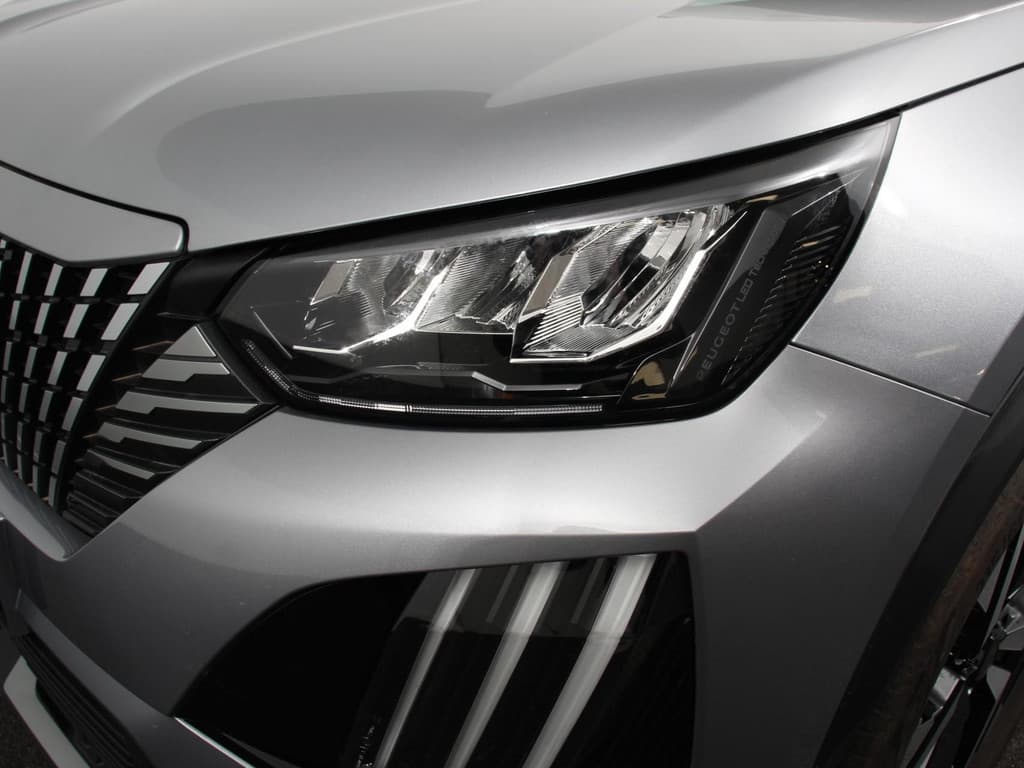 Peugeot 2008 1.2 Hybrid 136 pk Automaat Allure thumbnail 27