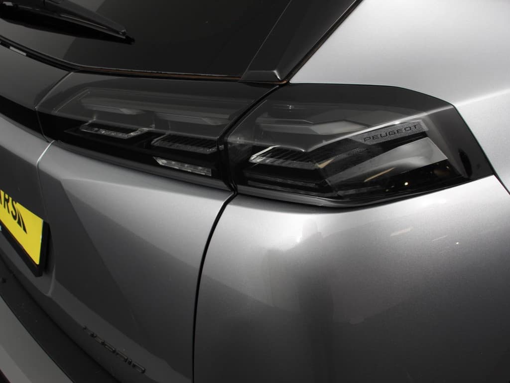 Peugeot 2008 1.2 Hybrid 136 pk Automaat Allure thumbnail 32