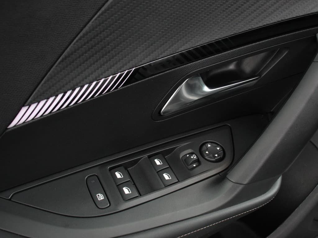 Peugeot 2008 1.2 Hybrid 136 pk Automaat Allure thumbnail 12