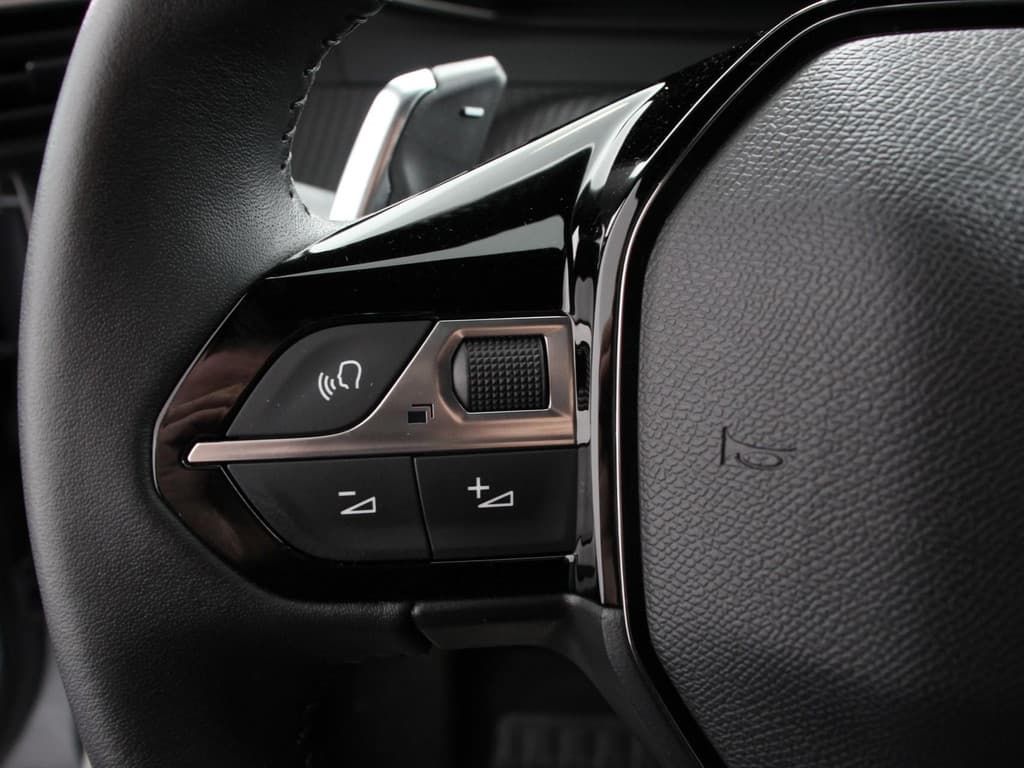 Peugeot 2008 1.2 Hybrid 136 pk Automaat Allure thumbnail 15