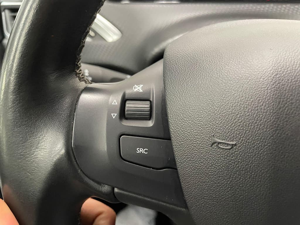 Peugeot 2008 1.2 PureTech Allure thumbnail 16