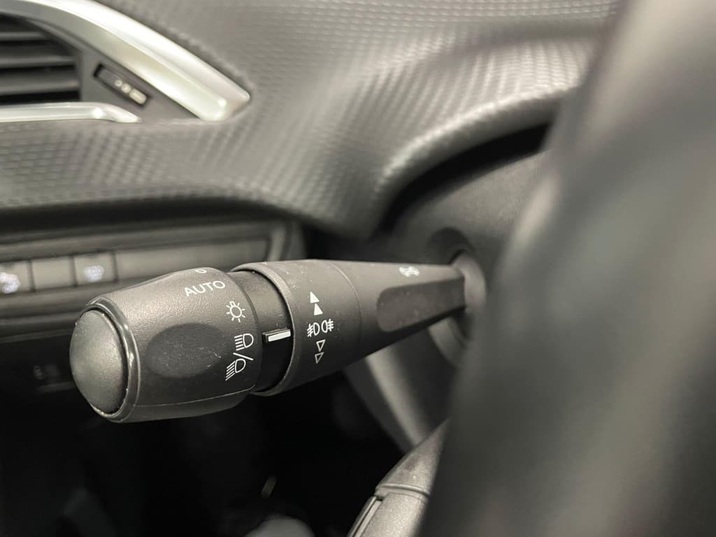 Peugeot 2008 1.2 PureTech Allure thumbnail 19