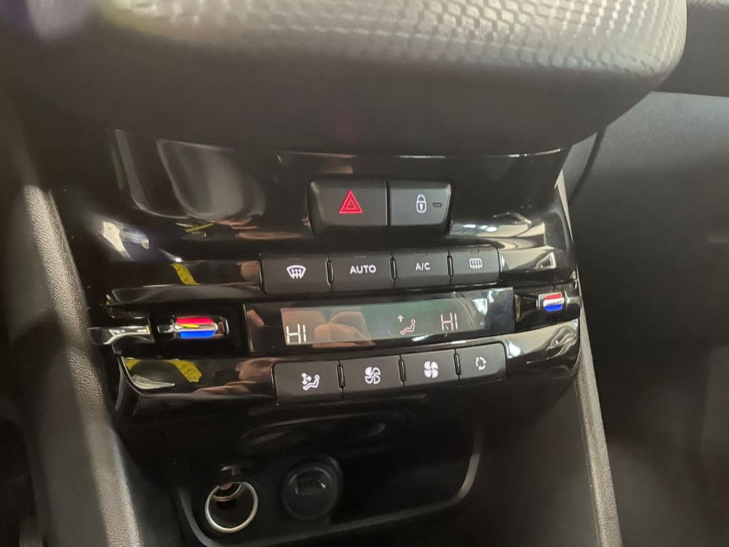 Peugeot 2008 1.2 PureTech Allure thumbnail 26