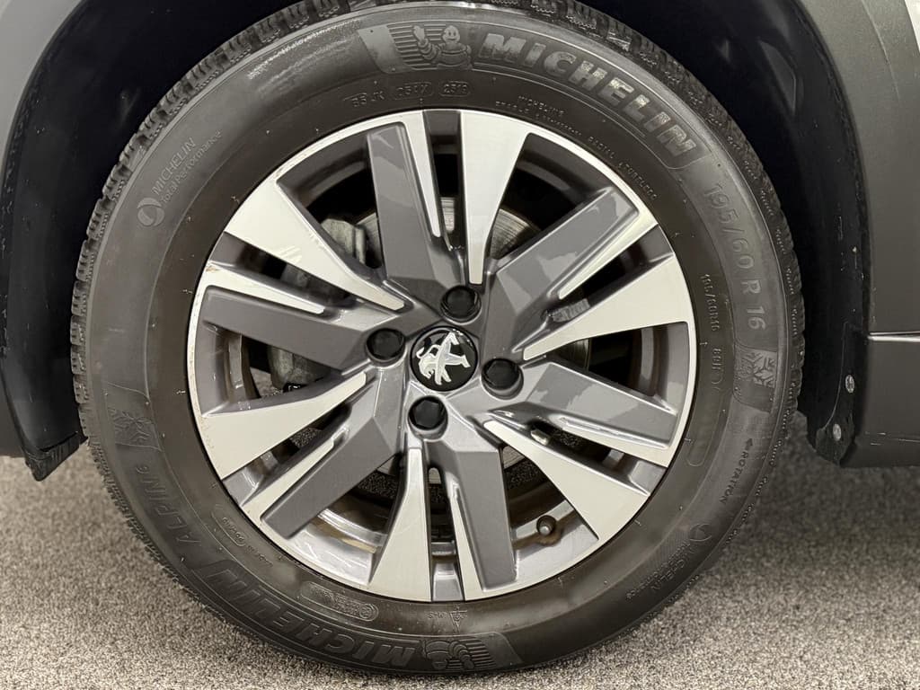 Peugeot 2008 1.2 PureTech Allure thumbnail 33