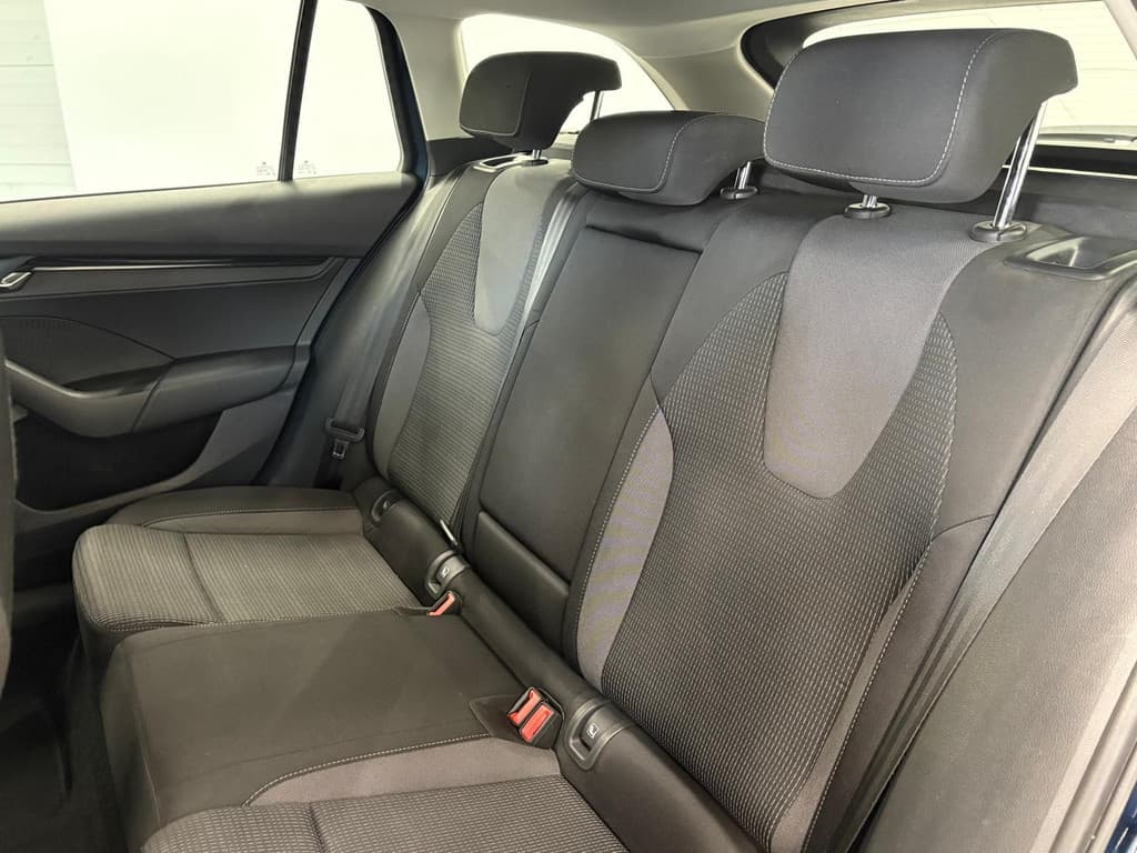 Škoda Octavia Combi 1.0 e-TSI Business Edition thumbnail 22