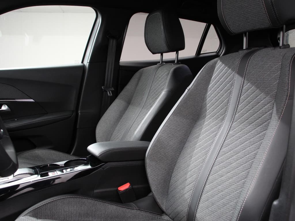 Peugeot 2008 1.2 Hybrid 136 pk Automaat Allure thumbnail 10