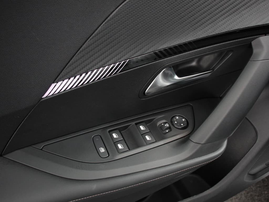 Peugeot 2008 1.2 Hybrid 136 pk Automaat Allure thumbnail 12