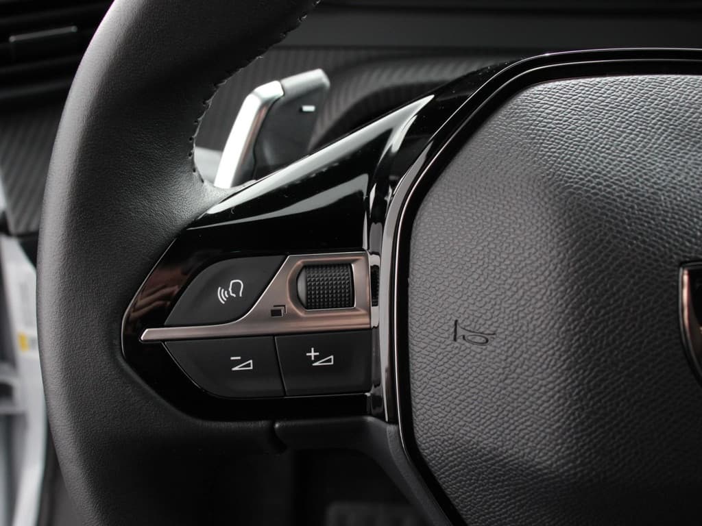 Peugeot 2008 1.2 Hybrid 136 pk Automaat Allure thumbnail 15