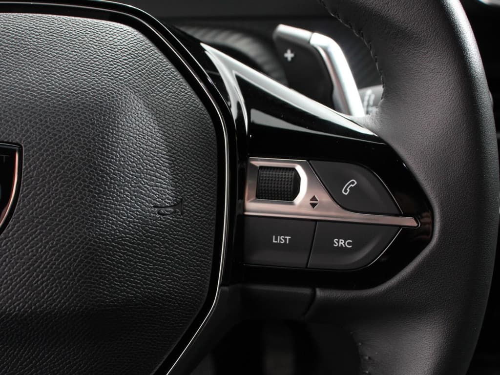 Peugeot 2008 1.2 Hybrid 136 pk Automaat Allure thumbnail 17