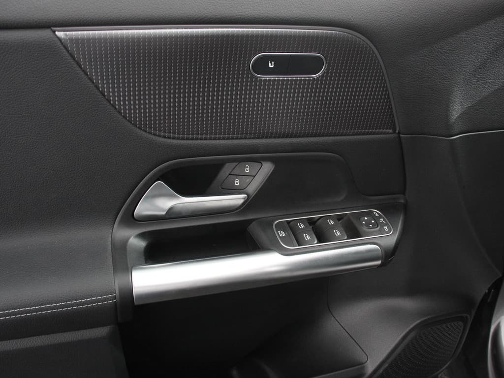 Mercedes-Benz GLA 200 Progressive thumbnail 14