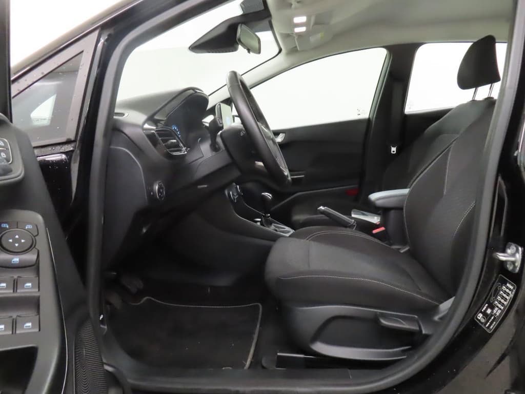 Ford Fiesta 1.0 EcoBoost Hybrid Titanium thumbnail 5