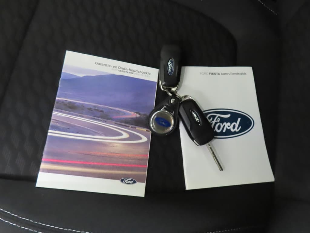 Ford Fiesta 1.0 EcoBoost Hybrid Titanium thumbnail 8