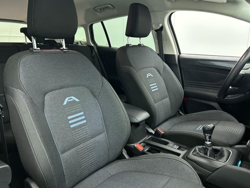 Ford FOCUS Wagon 1.0 EcoBoost Hybrid Active thumbnail 32